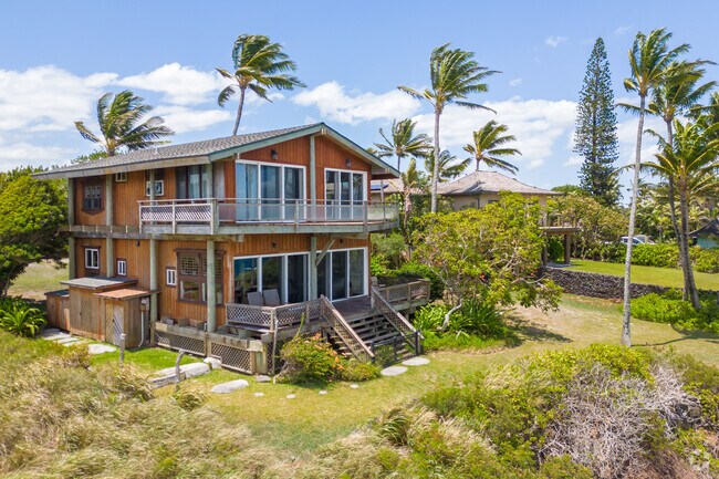 Farm-style estates sit atop the cliffs.