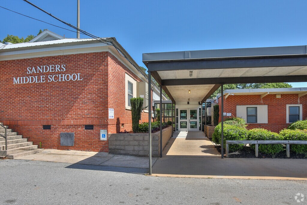 Sanders Middle Schools is one of the geat schools in Laurens.