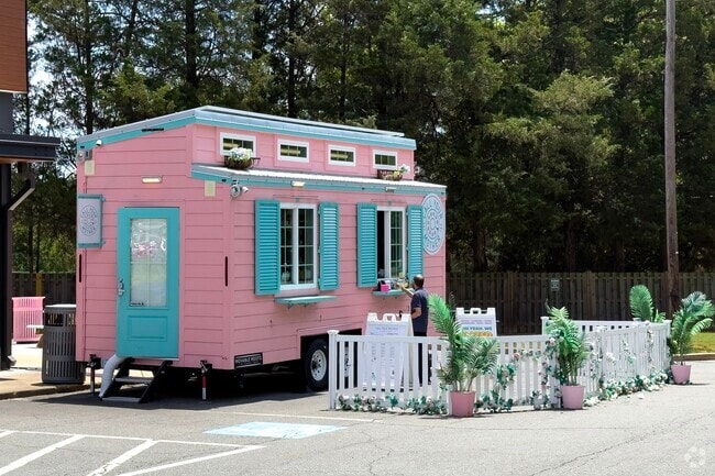 Call Your Mother is a charming food truck serving breakfast and lunch in Rock Spring.
