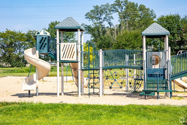 Hefflinger Park includes playgrounds and open space for weekend pick‑up games.