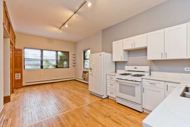 3712 N Magnolia Ave unit 1, Chicago, IL 60613 - photo 5
