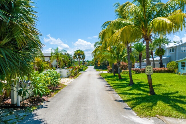 The Sandhill Crossing palm tree lined residential streets have no outlets.