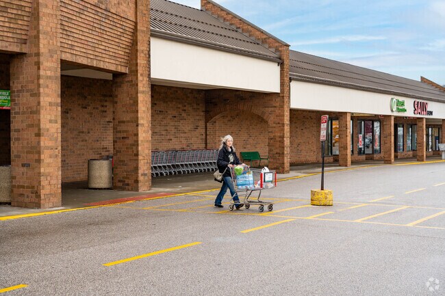 Whether it’s a quick stop or a full haul, Chapel Hill has plenty of grocery choices.