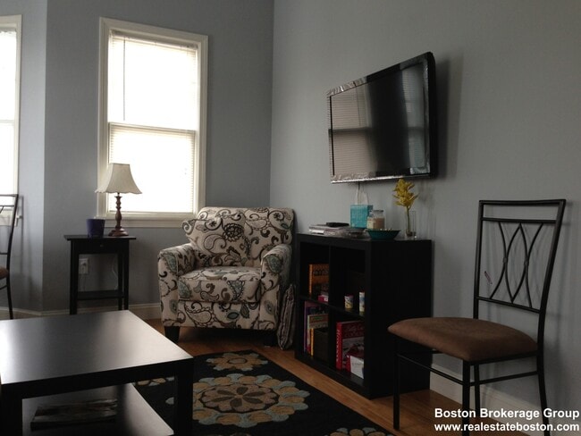 195 W 3rd St, Boston, MA 02127 - photo 2