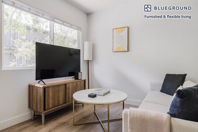 4136 Grand View Blvd unit FL0-ID1326, Los Angeles, CA 90066 - photo 3