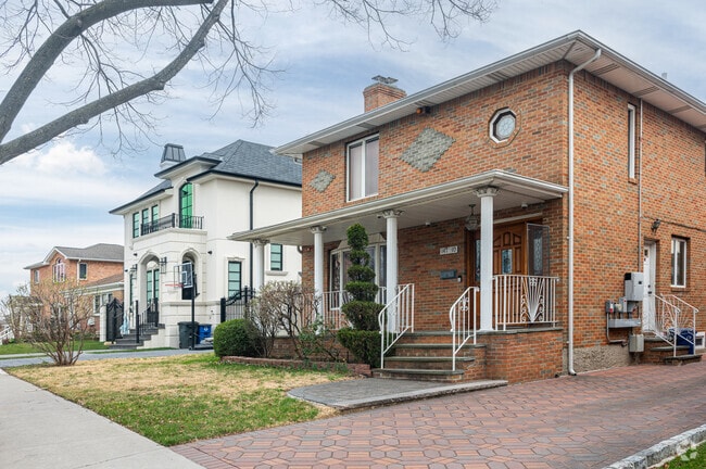 Colonial style homes are frequently seen in WHitestone.