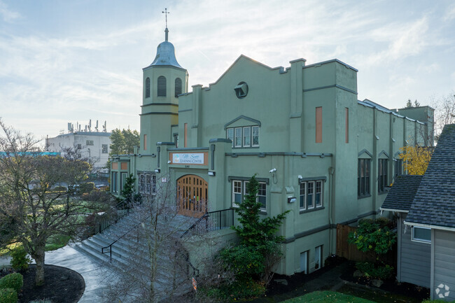 Located on Holgate Blvd, the Mt. Scott Learning Center is easy to access for Portland Residents.