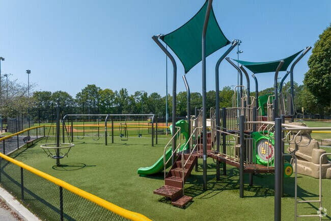 Mauldin Community Park has playgrounds and baseball fields sitting righ near Mauldin High.