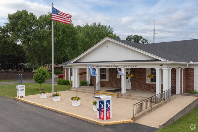 Vineland is a wooded and quiet residential neighborhood near downtown Saint Joseph.