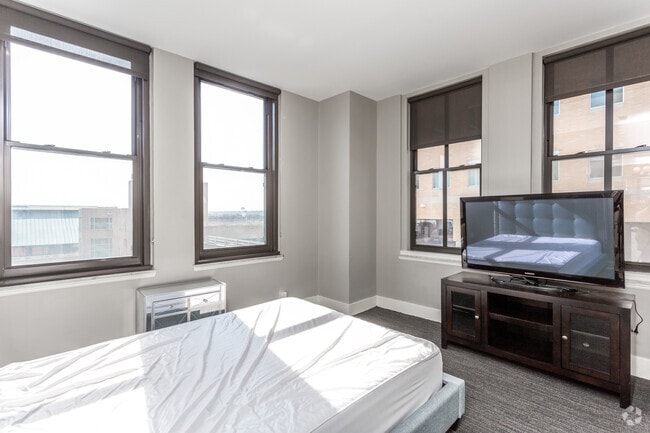 2BR 1,211 SF - Master Bedroom