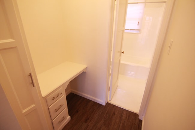 1249 N Edgemont St unit 4, Los Angeles, CA 90029 - photo 4