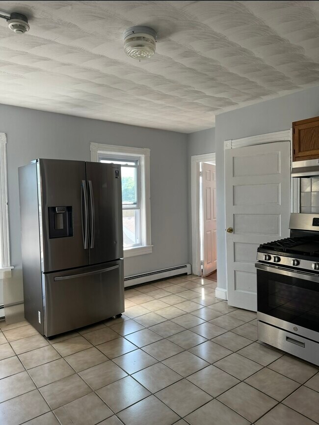 522 Pawtucket Ave Unit 2, Pawtucket, RI 02860