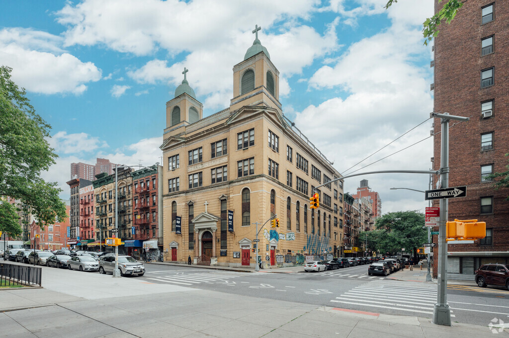 Great Oaks Charter School is located in Two Bridges on Catherine St.