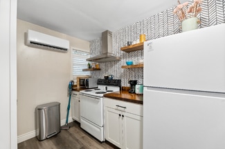 62 Sherwood Dr, Mobile, AL 36606