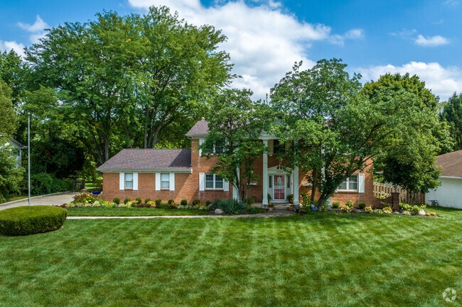 Colonial Revival homes tend to be the larger housing style in the Walnut Hills area.