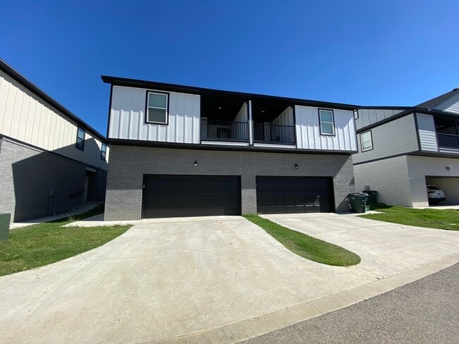 877 S Rupple Rd unit 877-2, Fayetteville, AR 72704 - photo 2