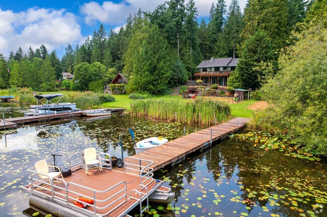 Some Lakeside homes even have private docks.