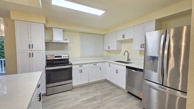 13543 SW 64th Ave, Portland, OR 97219 - photo 4