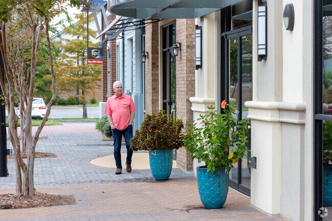 Shopping and dining are close by and plentiful to Killearn Lakes.