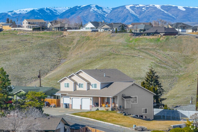 Selah features a houses spanning a diverse range of eras and architectural styles.