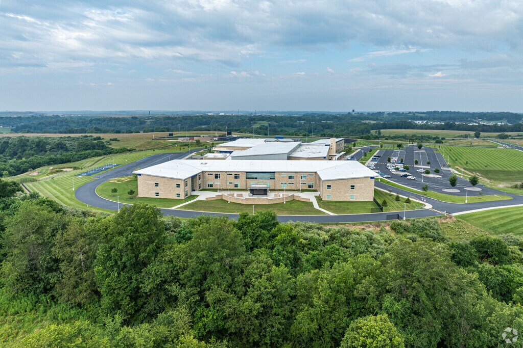 Harrison East Elementary School has 779 students in grades PK, K-6.