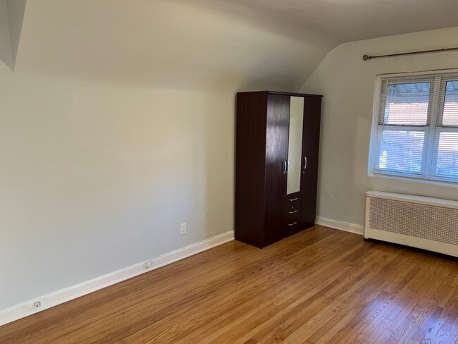 13511 62nd Rd unit 2nd floor, Flushing, NY 11367 - photo 4