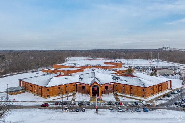 Holly High School has a student population of 1,044.