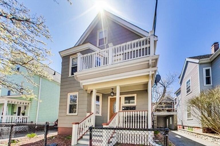 Beautiful 3 bed 1 bath apartment with all the amenities!