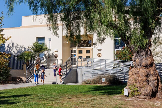 Lowell Elementary School has a great pick-up zone for students and parents.