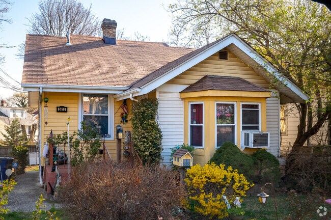 A vibrant yellow craftsman home in on Parkwood St in Cottage City