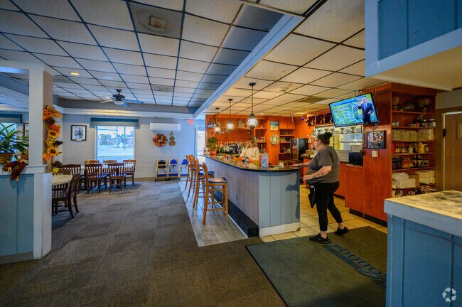 The Poquoson Diner has a small bar to enjoy a drink with friends.