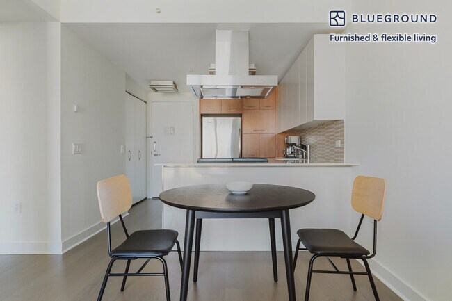 450 W 42nd St unit FL17-ID1610, New York, NY 10036 - photo 6