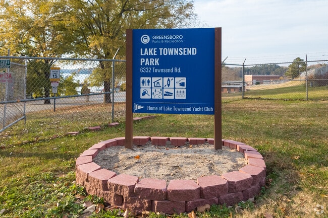 The plaque at the entrance of the Lake Townsed and Marina park.