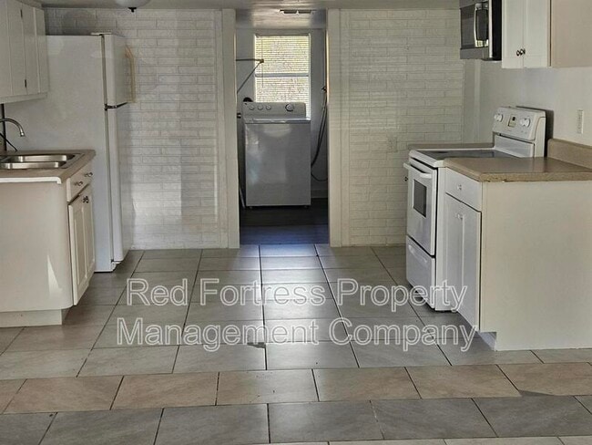 255 Hubbard Ave unit B, North Fort Myers, FL 33917 - photo 2