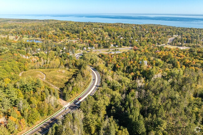 Woodland Avenue is the major road that runs through Hunters Park.
