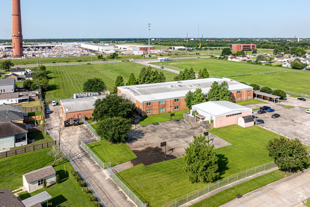 C.F. Rowley Alternative School has 184 students in grades 6-12.