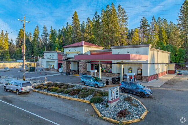 Golden Eagle Market is conveniently located in Challenge-Brownsville.