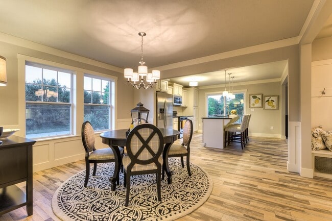 795 Saint Andrews Dr unit 36445999, Eaton Rapids, MI 48827 - photo 2