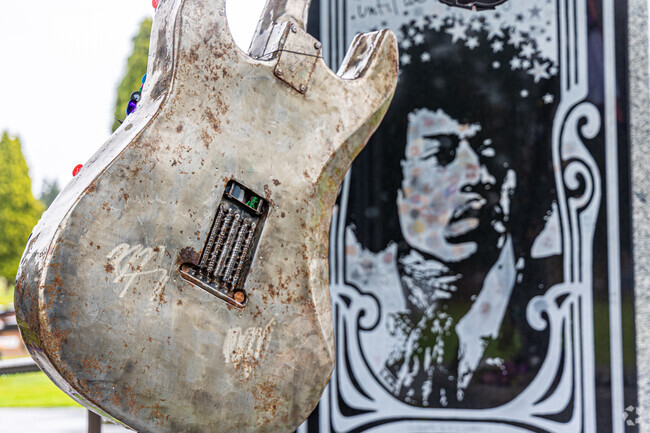 Famous landmarks like the Jimmy Hendrix memorial can be found close to Fairfield Coalfield.
