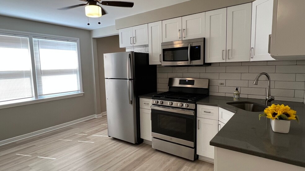 4835 Hull St unit 2W, Skokie, IL 60077 - photo 1