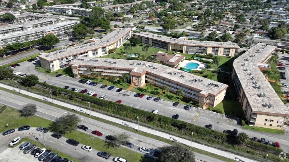 500 Village Green Cir W unit 205, Palm Springs, FL 33461 - photo 2