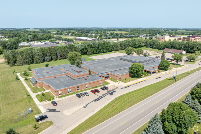 Falcon Ridge Elementary School has a student-teacher ratio of 15 to 1.
