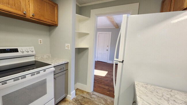 82 Main St unit Apartment 4, Woolwich, ME 04579 - photo 6