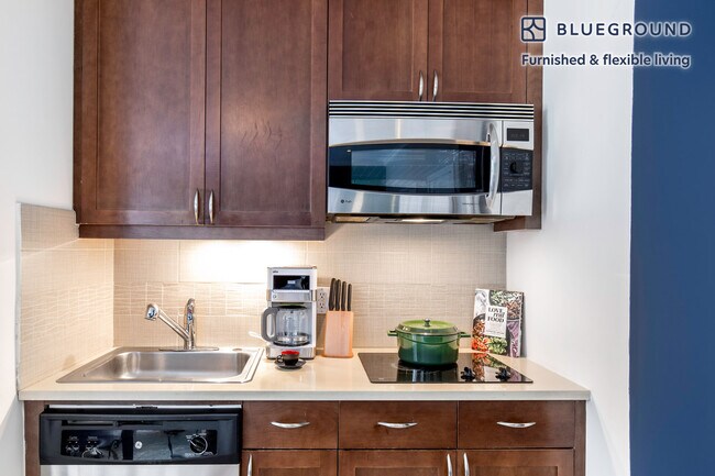 488 7th Ave unit FL10-ID143, New York, NY 10018 - photo 4