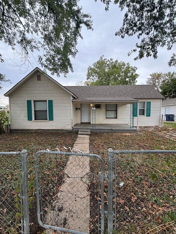 804 Holliday St, Osage City, KS 66523