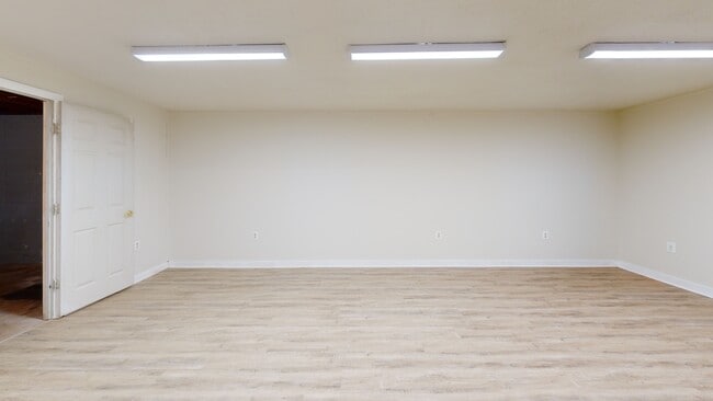 2640 W Boss Arnold Rd, Knoxville, MD 21758 - photo 2