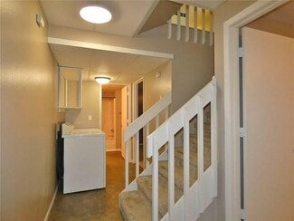 77 Brook Cir Unit 2, Pella, IA 50219