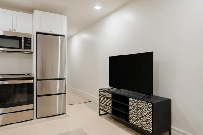 505 E Travis St unit ID1267113P, San Antonio, TX 78205 - photo 3