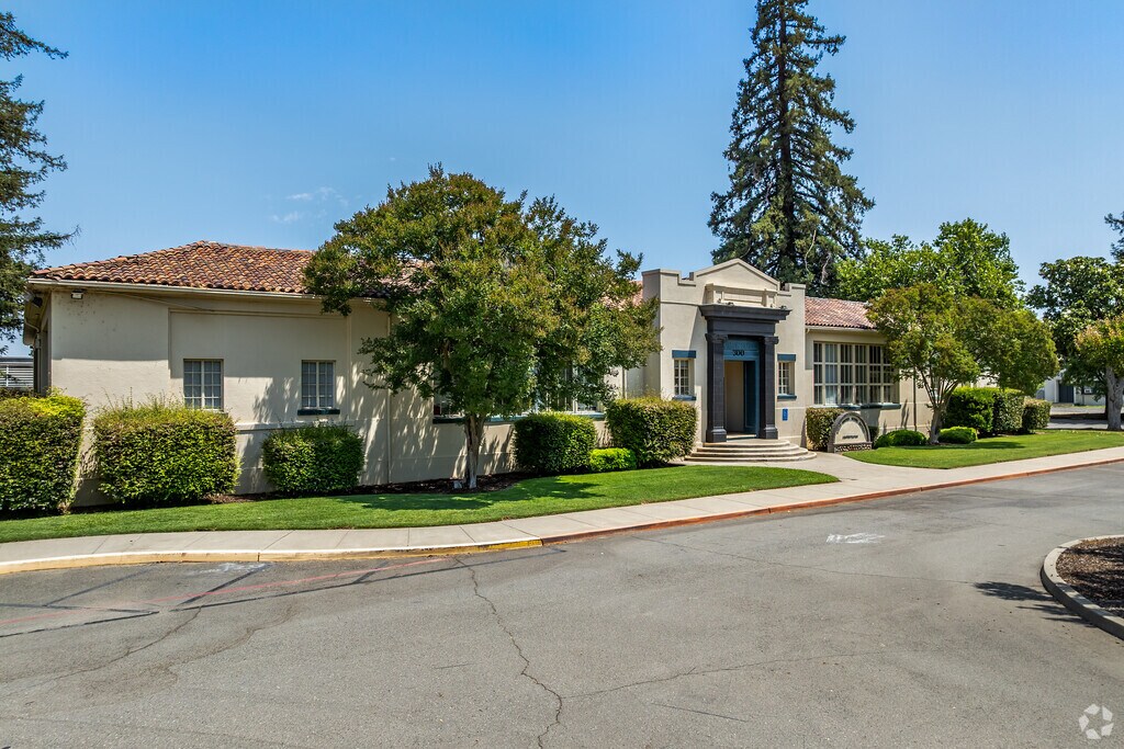 Biggs Elementary School is a highly rated school in the area.