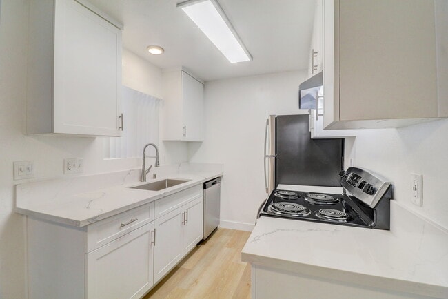 Valle at Canyon, San Diego, CA 91977 - photo 2